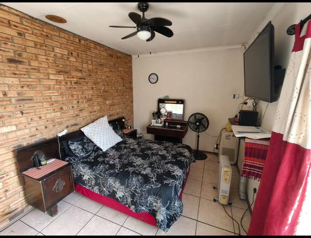 4 BEDROOM HOUSE FOR SALE IN OOS EINDE